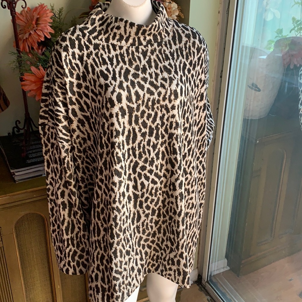 Loft Plus Animal 🦒 Spotted Mock Neck Top